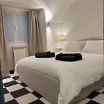 San Lorenzo Rollis Apartment